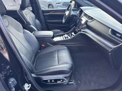 Used 2023 Jeep Grand Cherokee Overland w/ Adv Protech Group III image 26