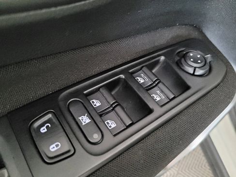 Used 2021 Jeep Renegade Latitude w/ Luxury Group II AWD/4WD image 27