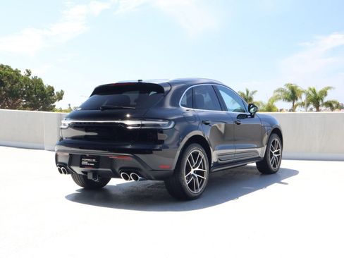 Certified 2026 Porsche Macan AWD/4WD image 9