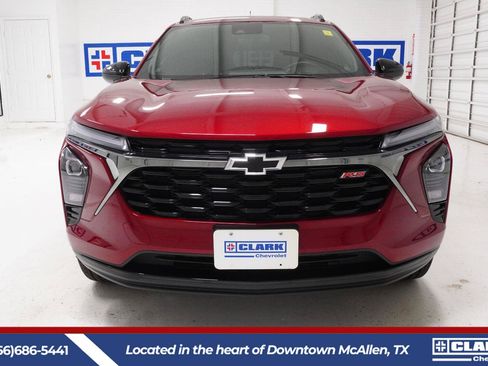 Used 2025 Chevrolet Trax RS w/ Driver Confidence Package FWD image 2