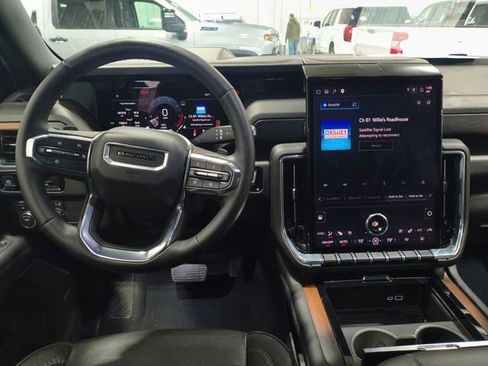 Used 2025 GMC Yukon XL Denali AWD/4WD image 5