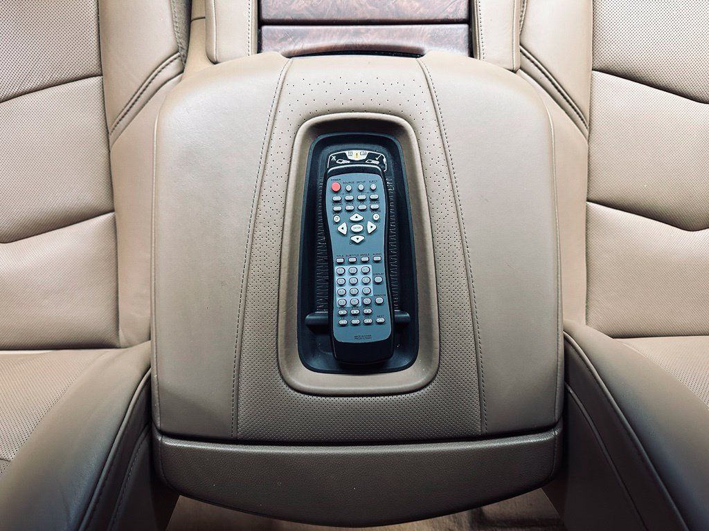 Used 2016 Cadillac Escalade Platinum AWD/4WD image 34