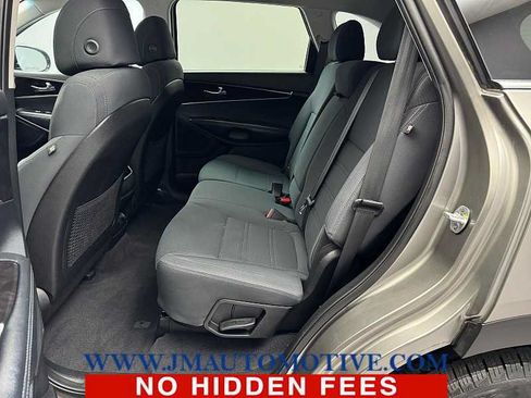 Used 2017 Kia Sorento AWD w/ LX Convenience Package image 14