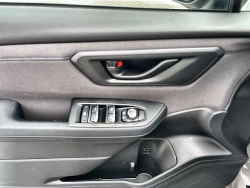 Used 2025 Subaru Forester Premium image 17