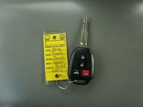 Used 2016 Toyota Camry SE FWD image 27