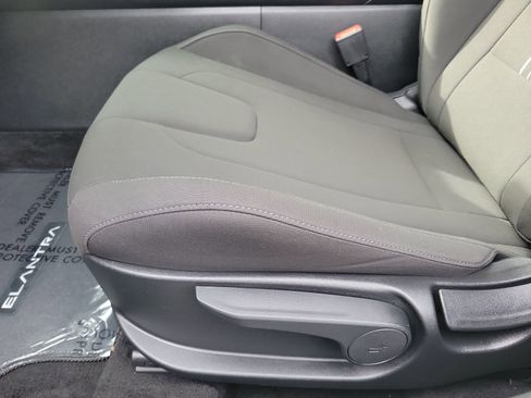 Certified 2025 Hyundai Elantra Sport image 21