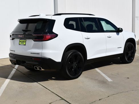 Used 2025 GMC Acadia Elevation w/ Elevation Premium Package image 5