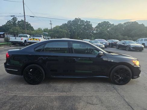 Used 2018 Volkswagen Passat 2.0T R-Line image 10