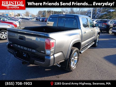 Used 2016 Toyota Tacoma Limited w/ Towing Package image 7