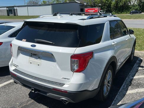 Used 2021 Ford Explorer Limited w/ Equipment Group 301A AWD/4WD image 4