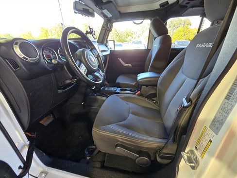 Used 2017 Jeep Wrangler Unlimited Sahara w/ Connectivity Group image 10