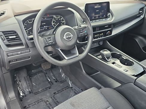 Used 2023 Nissan Rogue SV image 18