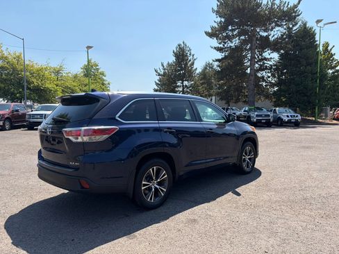 Used 2016 Toyota Highlander XLE AWD/4WD image 3