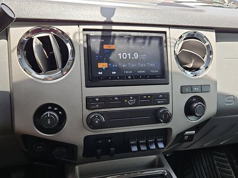 Used 2015 Ford F250 XLT w/ XLT Premium Package AWD/4WD image 15