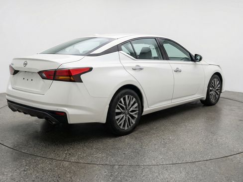 Used 2025 Nissan Altima 2.5 SV image 9