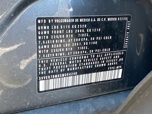 Used 2025 Volkswagen Tiguan SE image 22