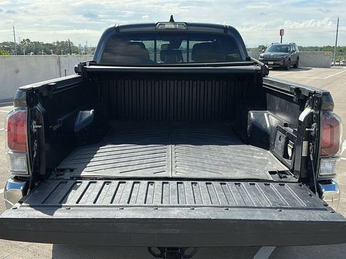 Used 2022 Toyota Tacoma TRD Off-Road AWD/4WD image 34