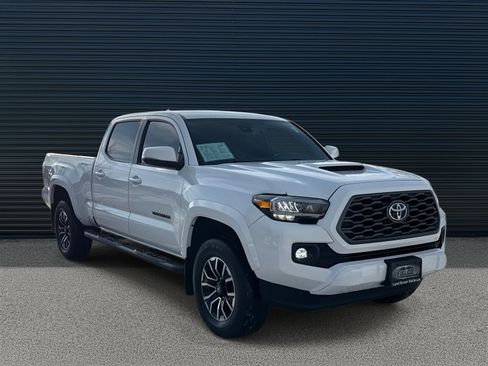 Used 2023 Toyota Tacoma TRD Sport image 3