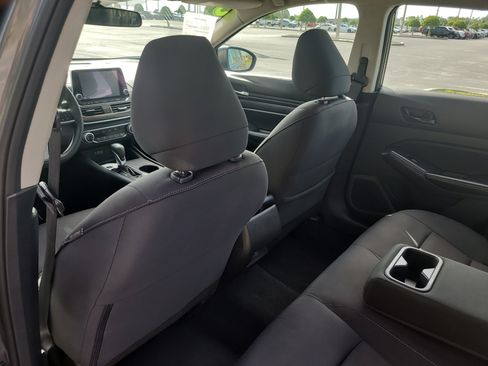 Used 2025 Nissan Altima 2.5 SV FWD image 12