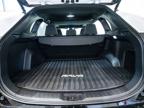 Used 2024 Toyota RAV4 SE w/ Weather & Moonroof Package image 39