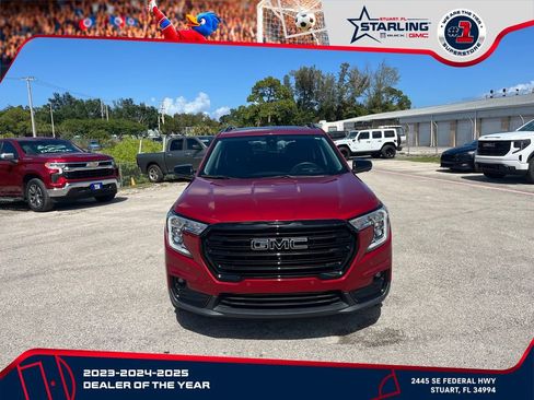 Used 2023 GMC Terrain SLT w/ Tech Package FWD image 3