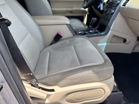 Used 2014 Ford Flex SE FWD image 12
