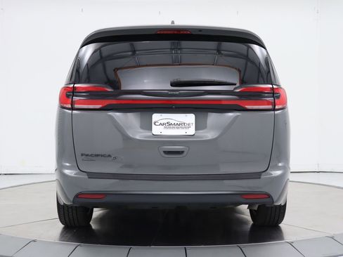 Used 2022 Chrysler Pacifica Touring-L w/ S Appearance Package image 4