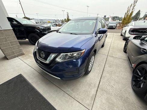 Used 2020 Nissan Rogue S FWD image 1