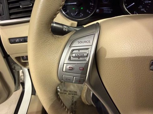 Used 2014 Nissan Rogue SL image 16