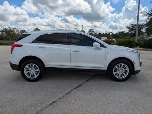 Used 2018 Cadillac XT5 AWD image 3