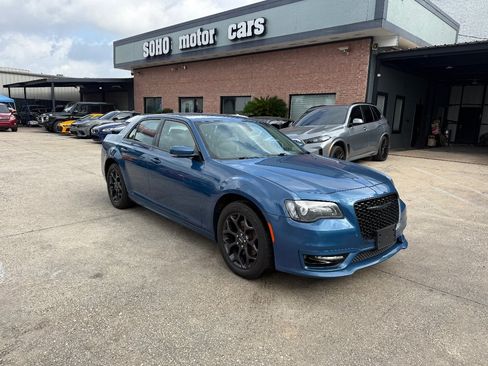 Used 2021 Chrysler 300 Touring L AWD/4WD image 3