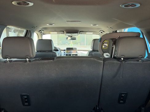 Used 2023 Chevrolet Tahoe LT w/ Luxury Package RWD image 5