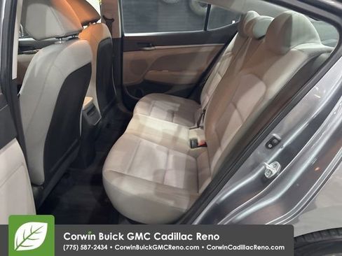 Used 2017 Hyundai Elantra SE image 25