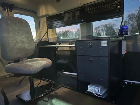 Used 2019 Ford Transit 150 XLT image 5