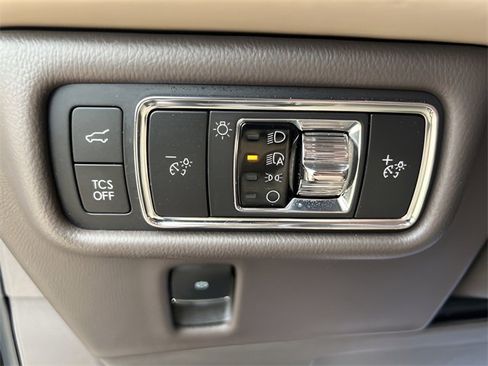 Used 2022 Lincoln Nautilus Reserve image 12