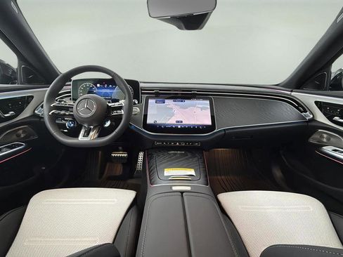 Used 2026 Mercedes-Benz E 53 AMG e 4MATIC Sedan image 17