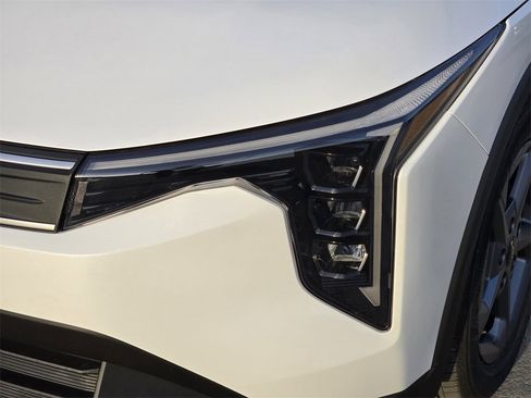 New 2025 Kia K4 LXS image 6