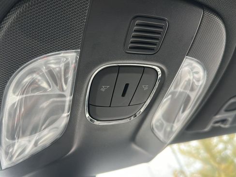 Used 2025 Jeep Compass Limited image 13