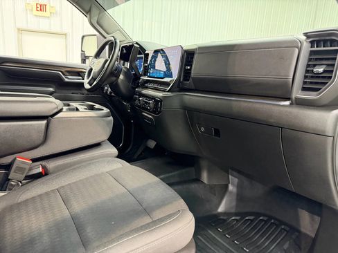 Used 2024 Chevrolet Silverado 2500 LT w/ Convenience Package image 14