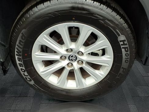 Used 2024 Toyota Grand Highlander XLE image 10