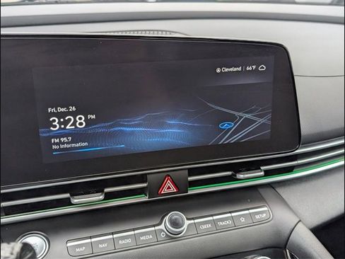 Used 2023 Hyundai Elantra Limited image 14