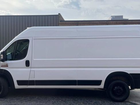 Used 2021 RAM ProMaster 2500 w/ Convenience Group FWD image 8