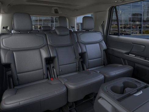 New 2025 Ford Expedition Active image 12