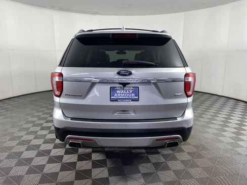 Used 2016 Ford Explorer Platinum image 10