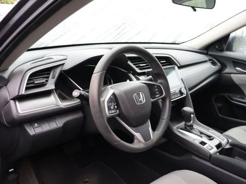 Used 2018 Honda Civic EX image 9