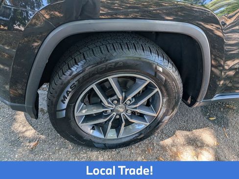 Used 2018 Jeep Grand Cherokee Limited image 12