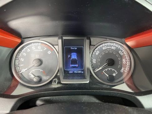 Used 2016 Toyota Tacoma TRD Off-Road w/ Premium & Technology Package image 27