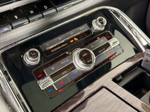 Used 2018 Lincoln Navigator Reserve w/ Technology Package image 16