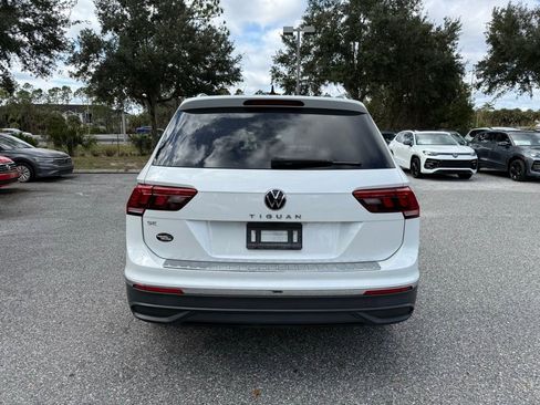 Used 2023 Volkswagen Tiguan SE image 11