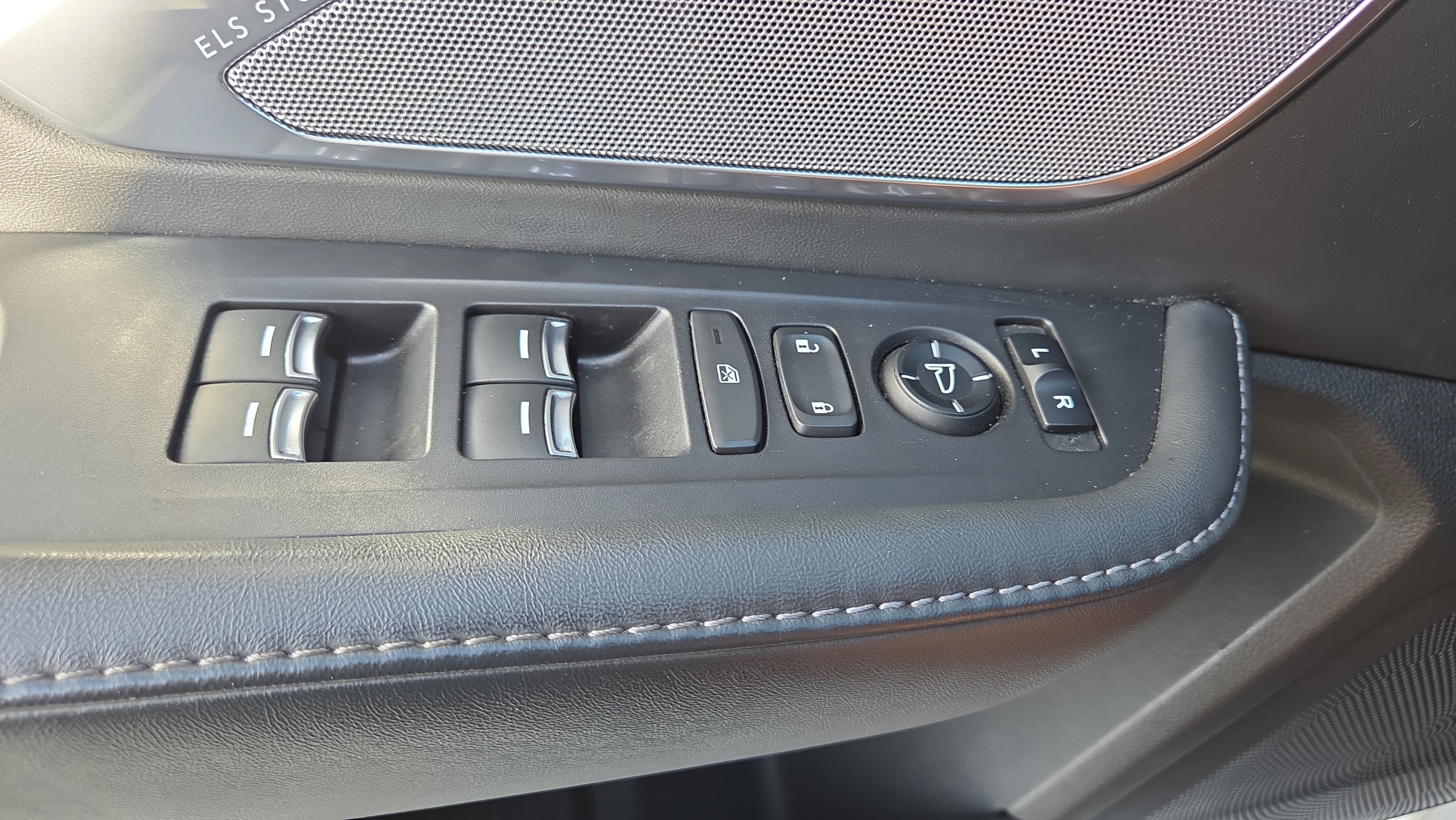 Used 2021 Acura RDX w/ Advance Package FWD image 32